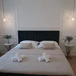 Bella Luxury * סאלי